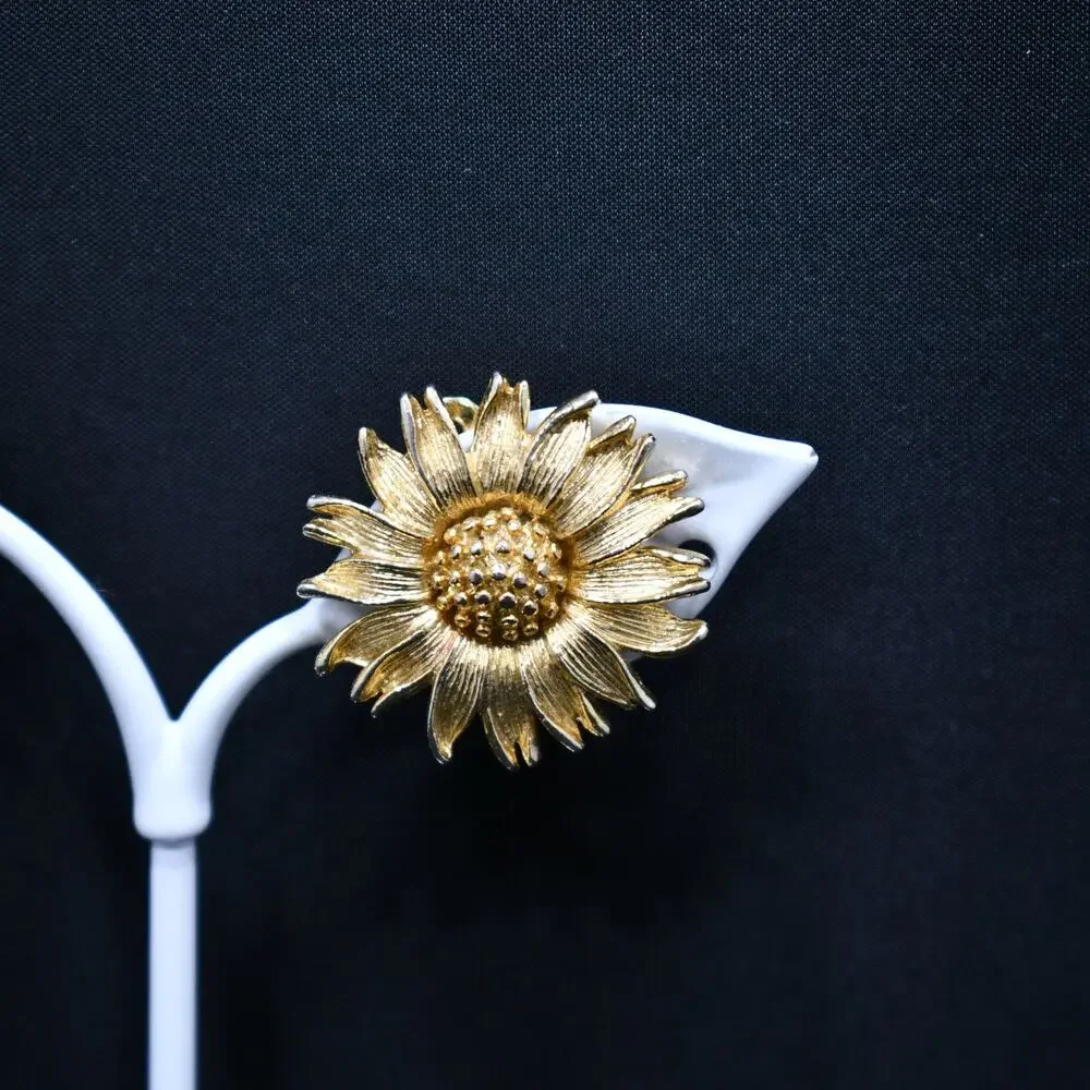 Vintage Lisner Sunflower Earrings, Gold Plated Clip Ons, 1960s Jewelry